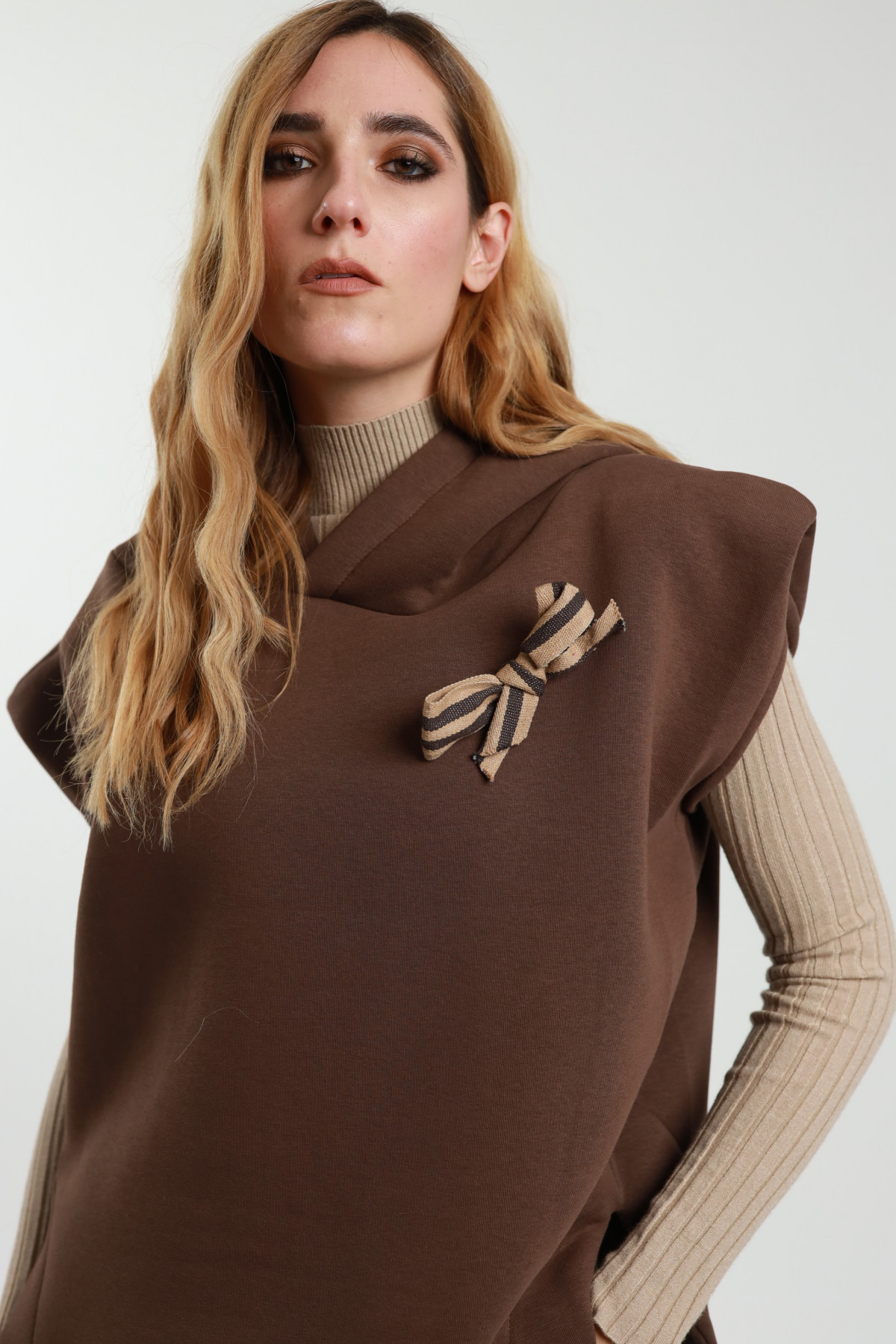 Ärmelloses Sweatshirt mit Schleife