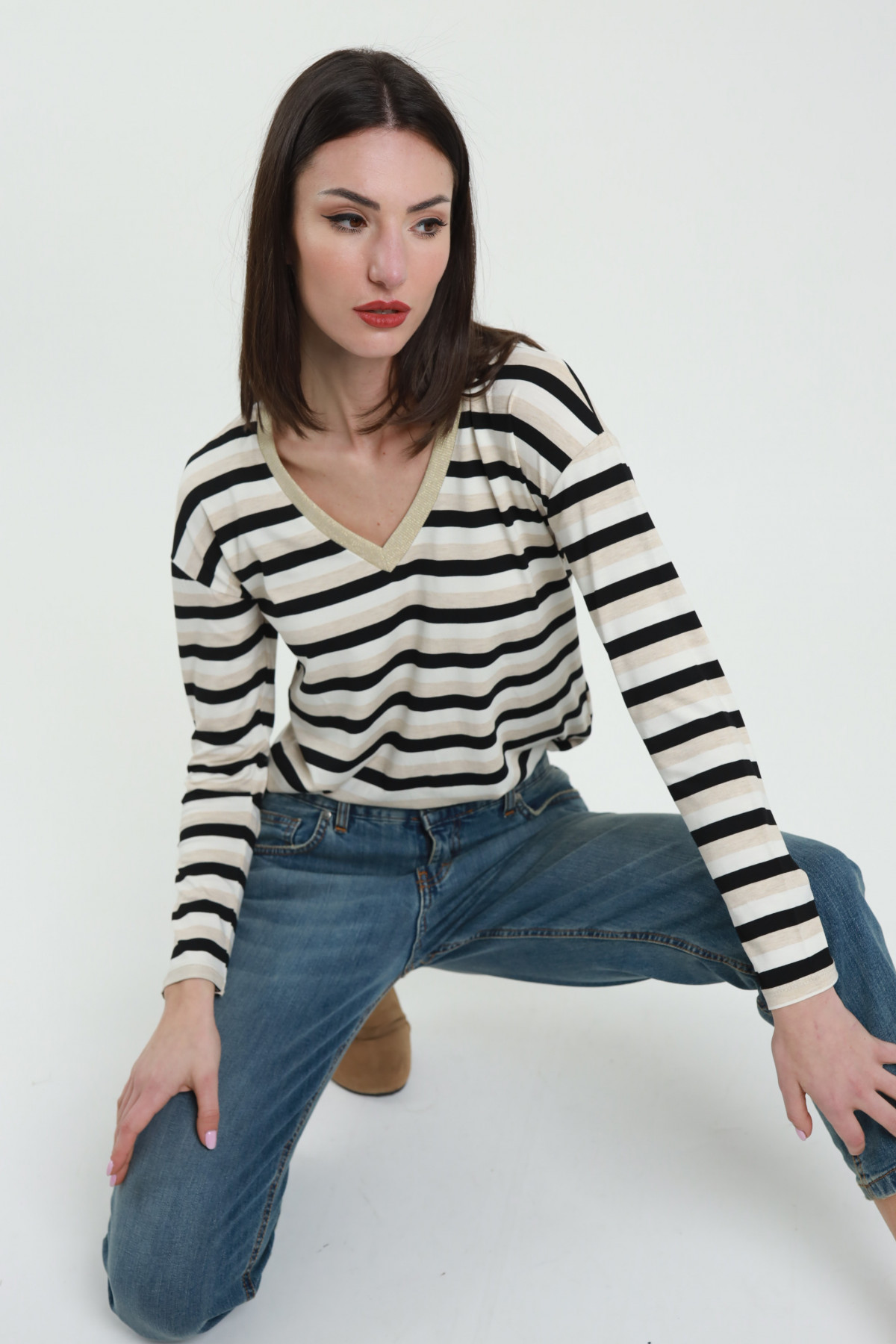 Gestreifter Pullover mit V-Ausschnitt
