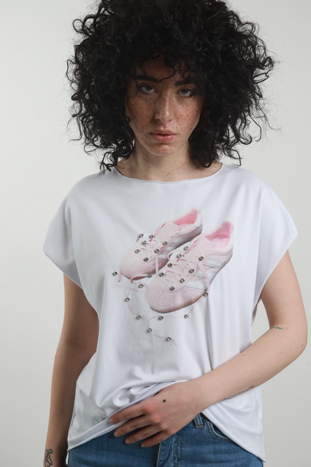 T-Shirt Stampa Sneakers