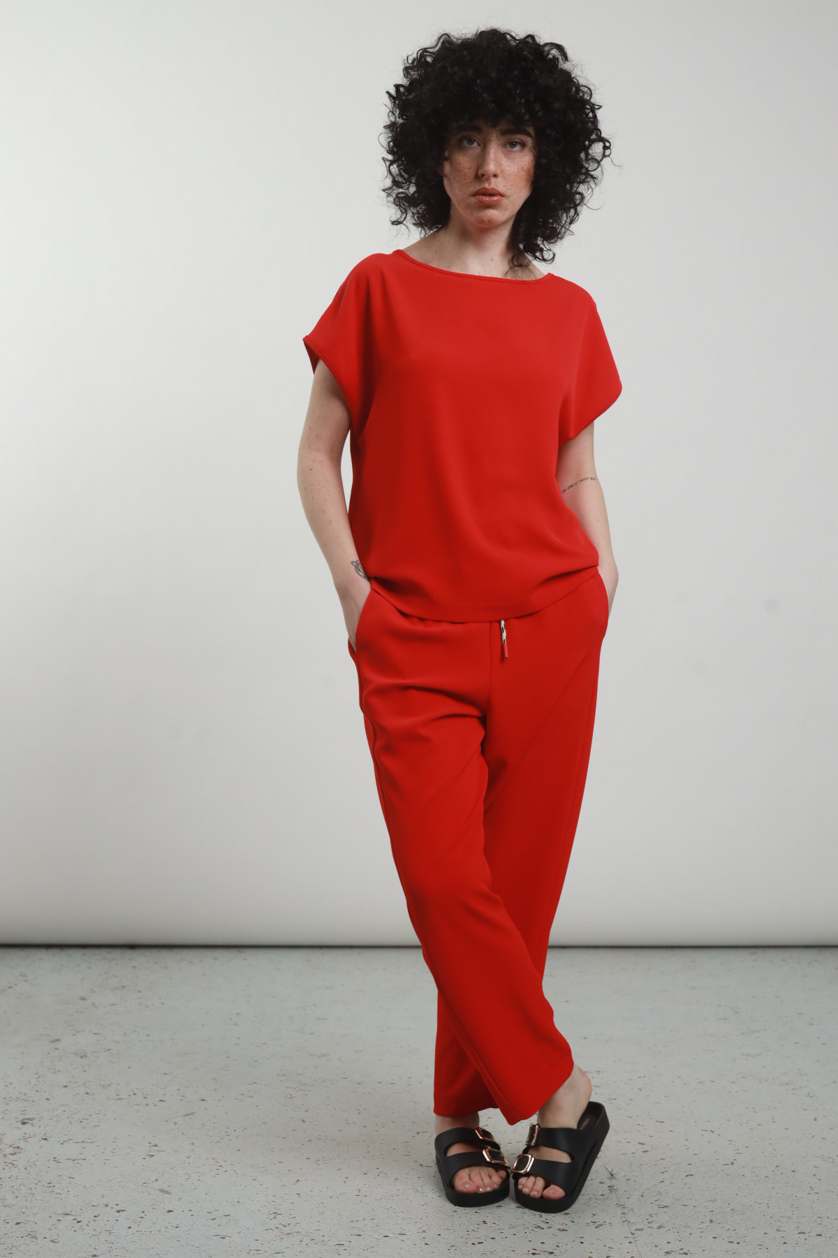 Completo T-Shirt + Pantaloni