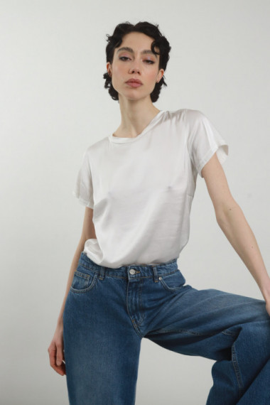 Short-sleeved blouse