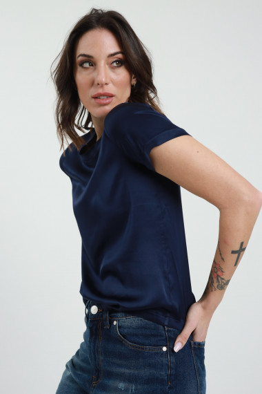Short-sleeved blouse