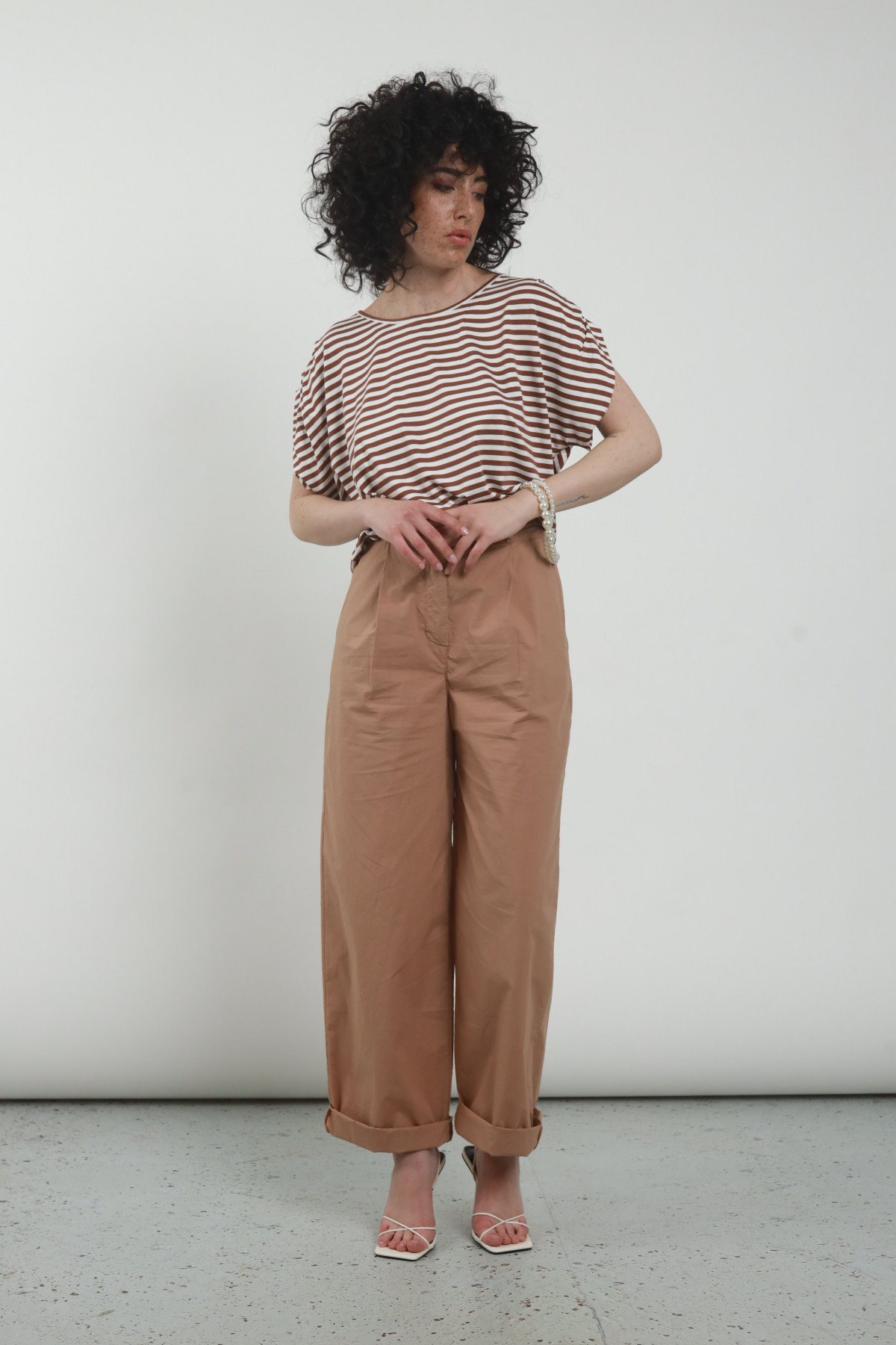Gerade Hose mit Kette