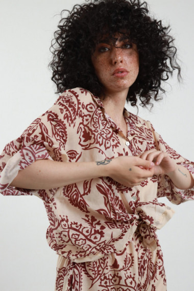 Shirt knotted in fantasy