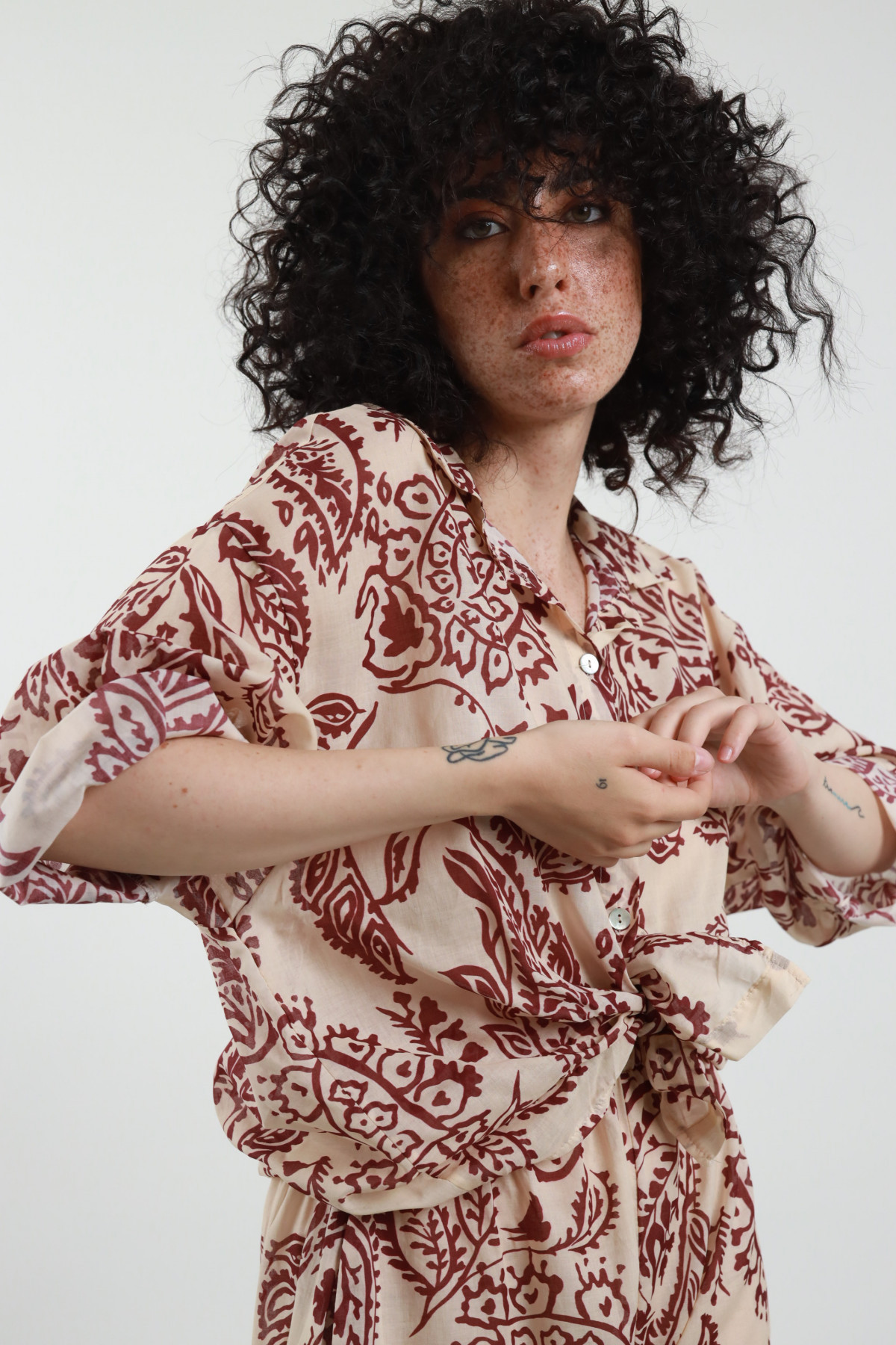 Shirt knotted in fantasy