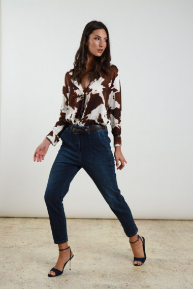 Skinny jeans with belt