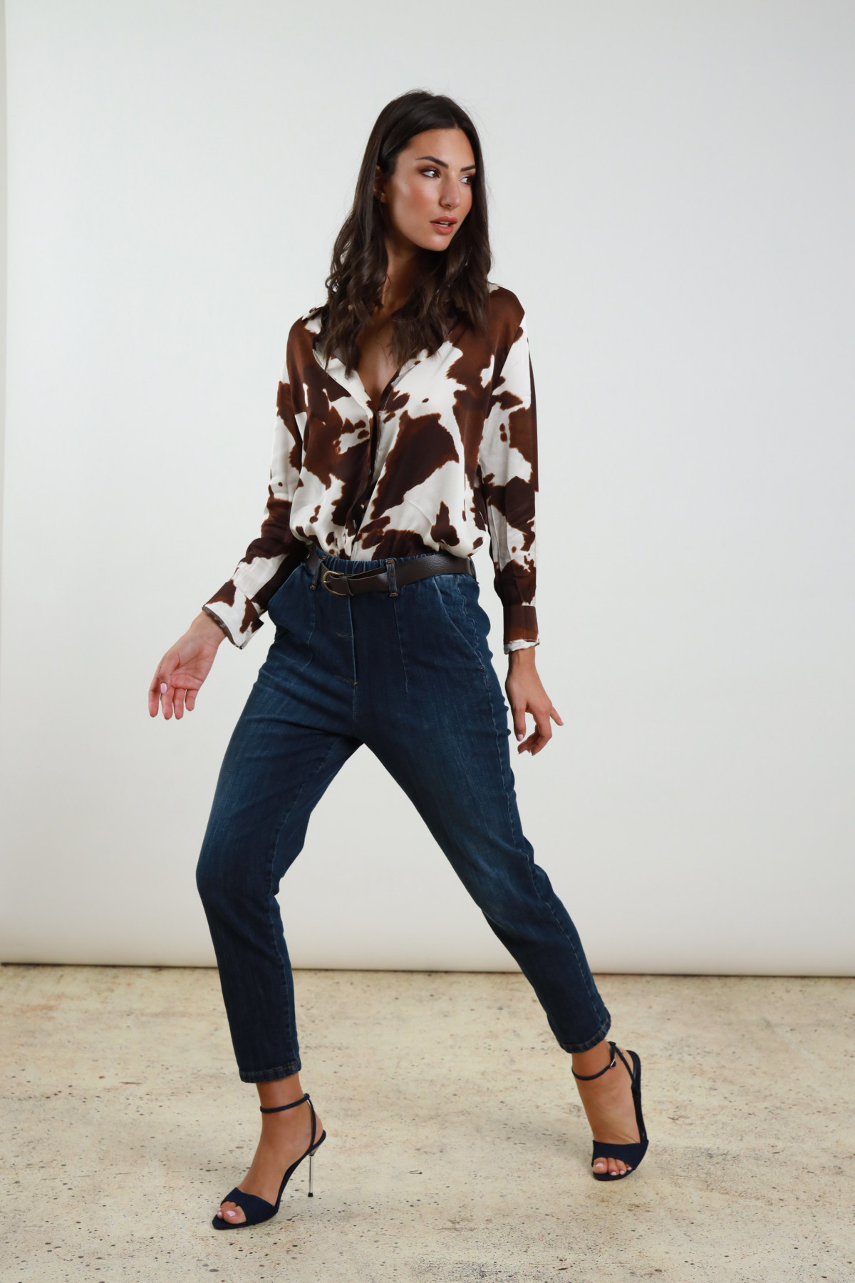 Skinny jeans with belt