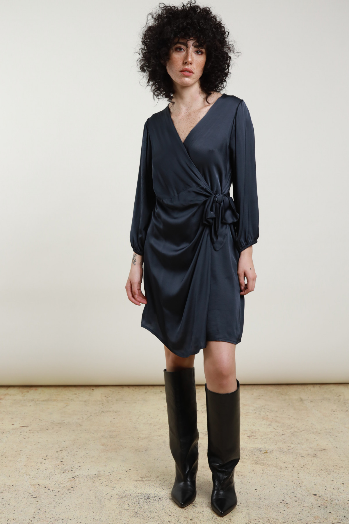 Kleid mit Kreuzung