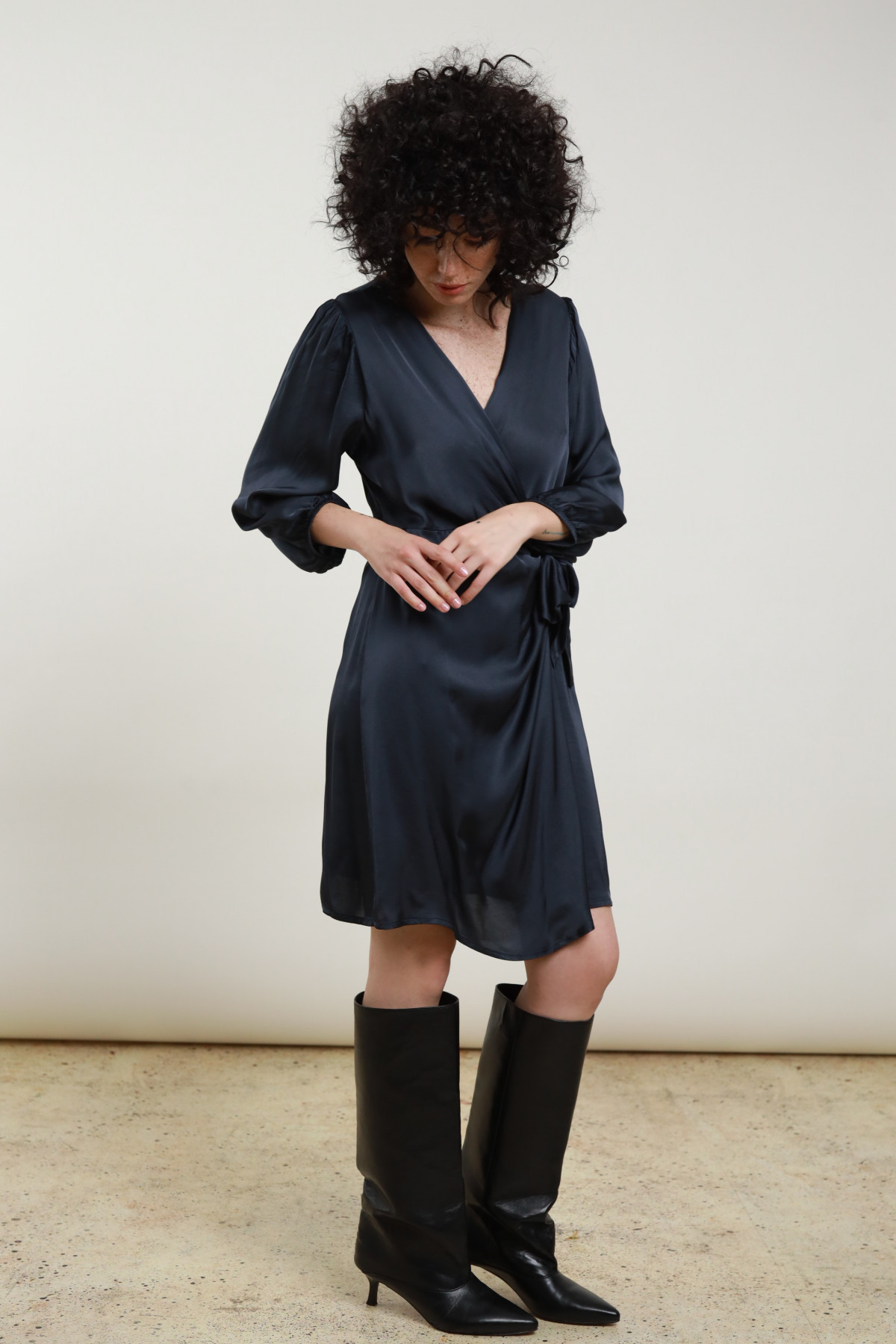 Kleid mit Kreuzung