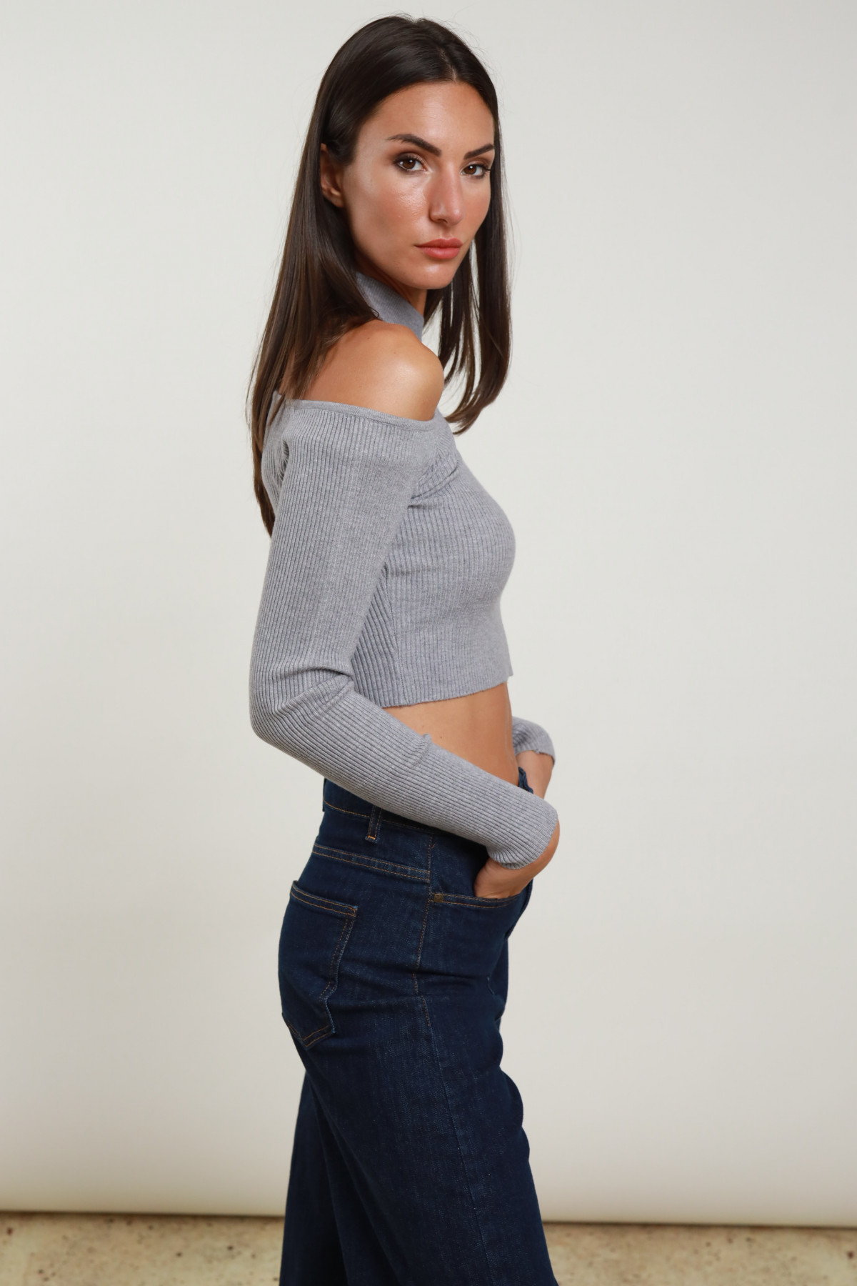 Maglia crop cut-out 49%vi 30%pl 21%ny