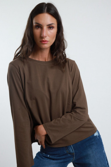 Long sleeve t-shirts