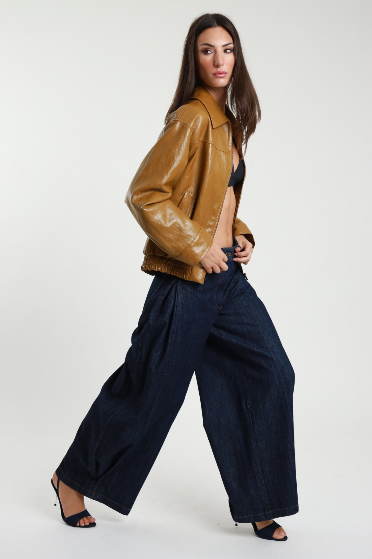 Jeans trousers with folds