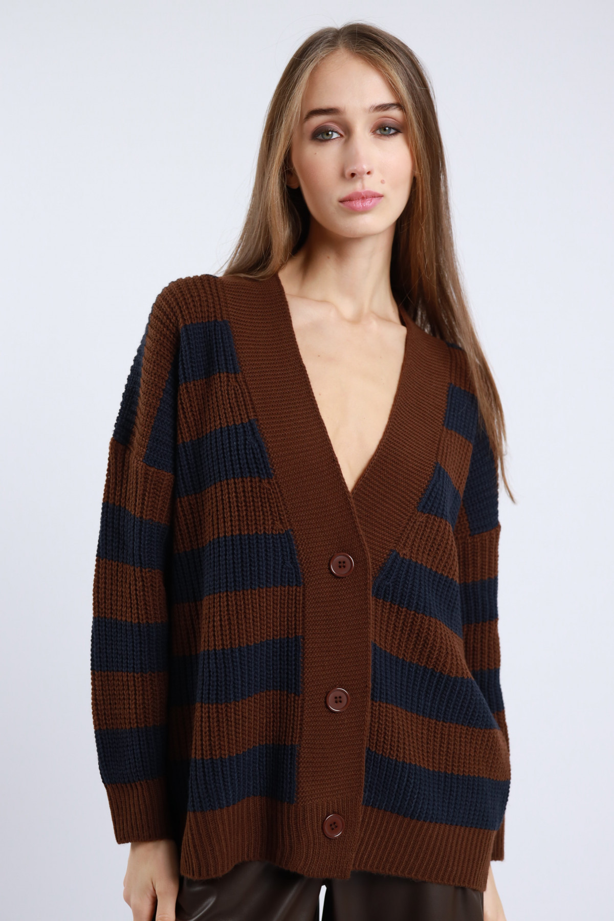 Cardigan Over Righe