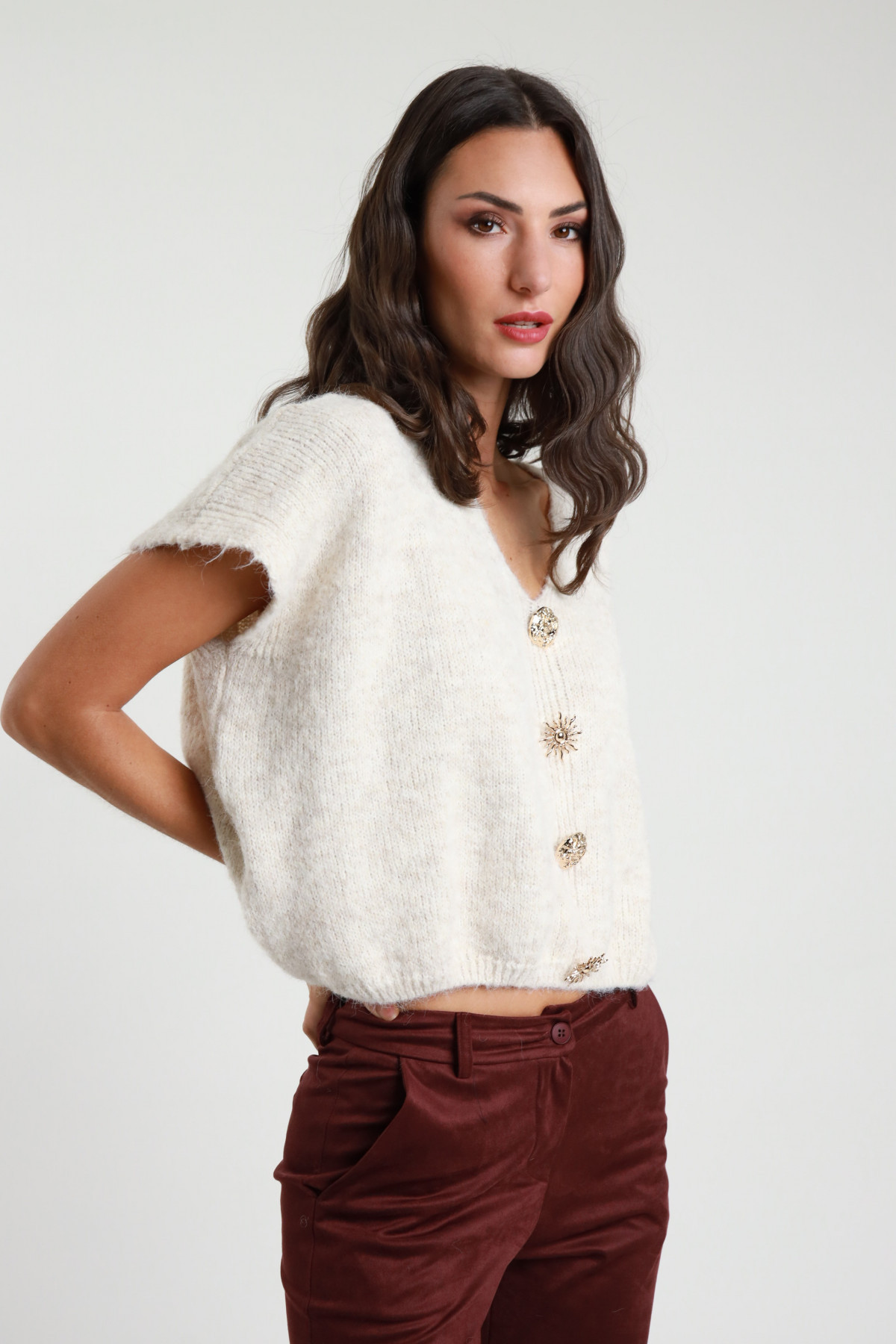 Strickjacke mit Juwelenknöpfen
