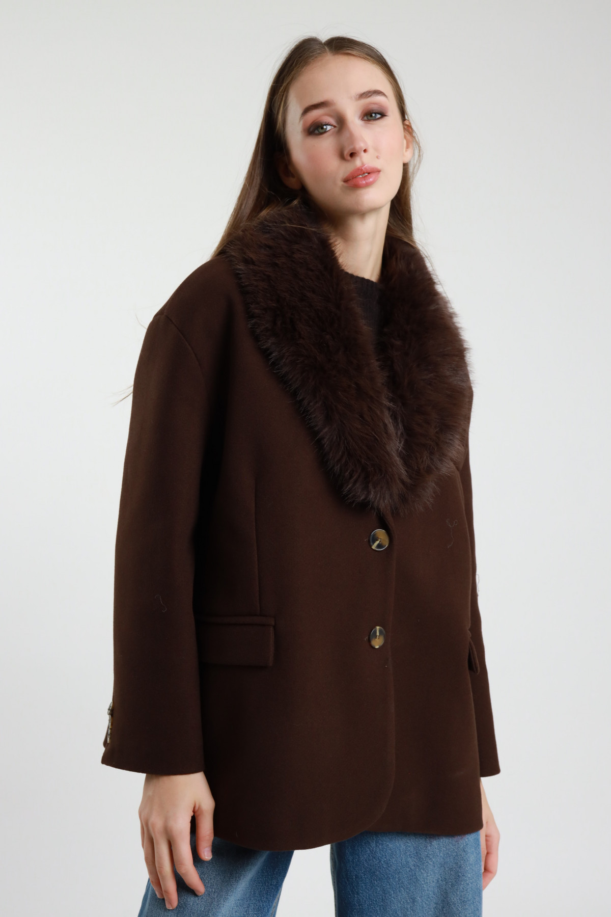 Übergroße Jacke mit Kunstpelzkragen