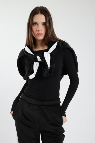 Pullover mit U-Boot-Ausschnitt