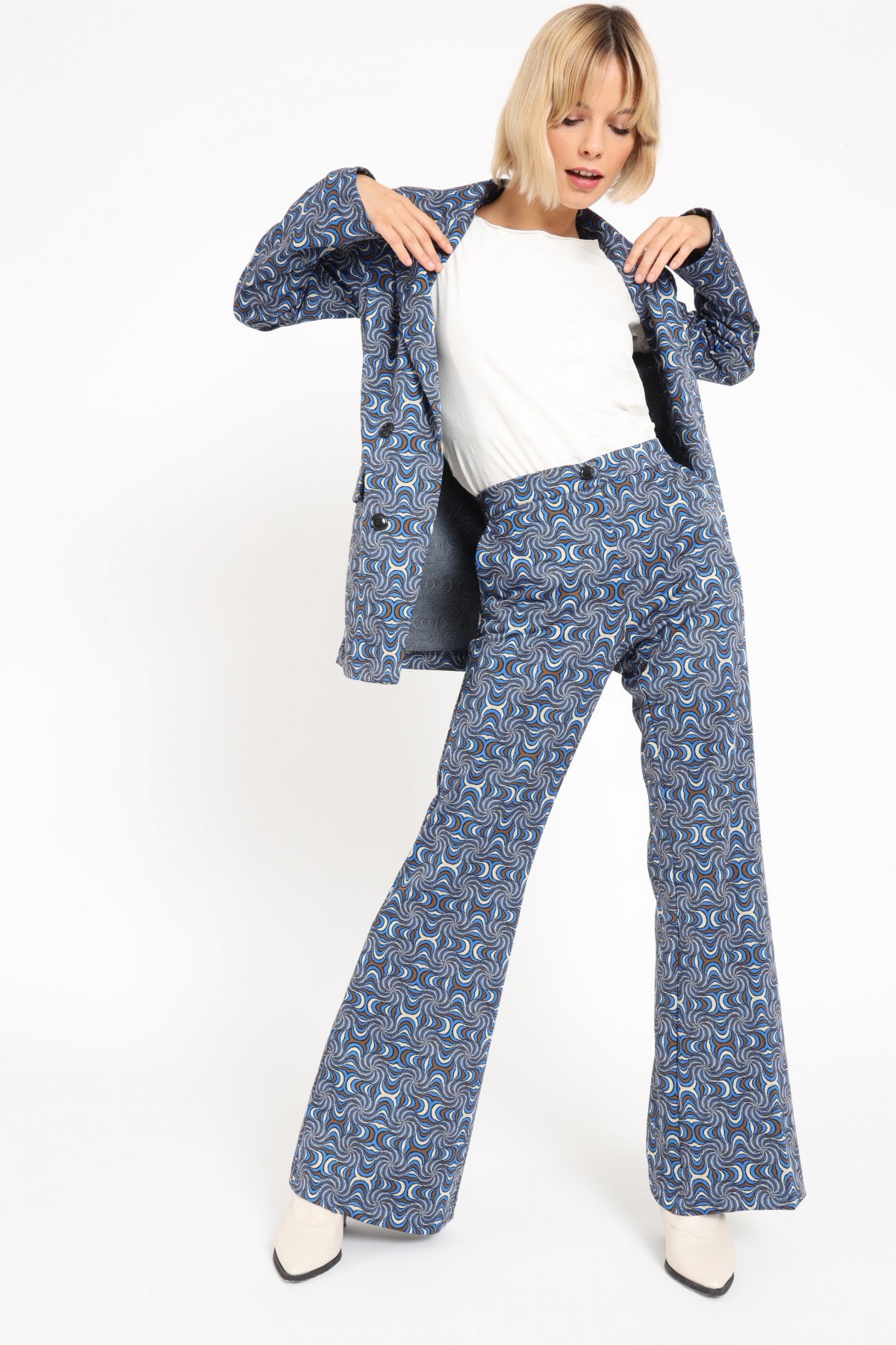 Flared Knit Trousers in Optical Fantasy Print