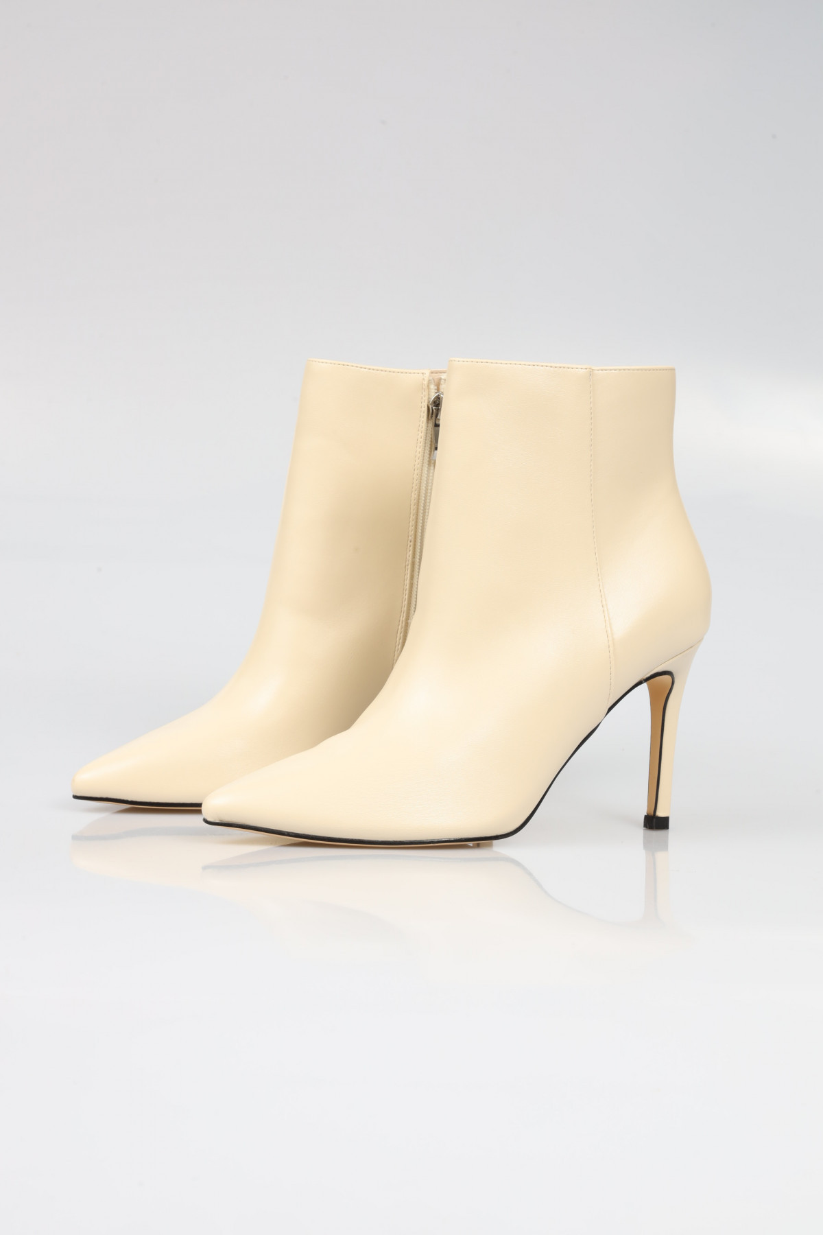 Faux leather ankle boot with heel
