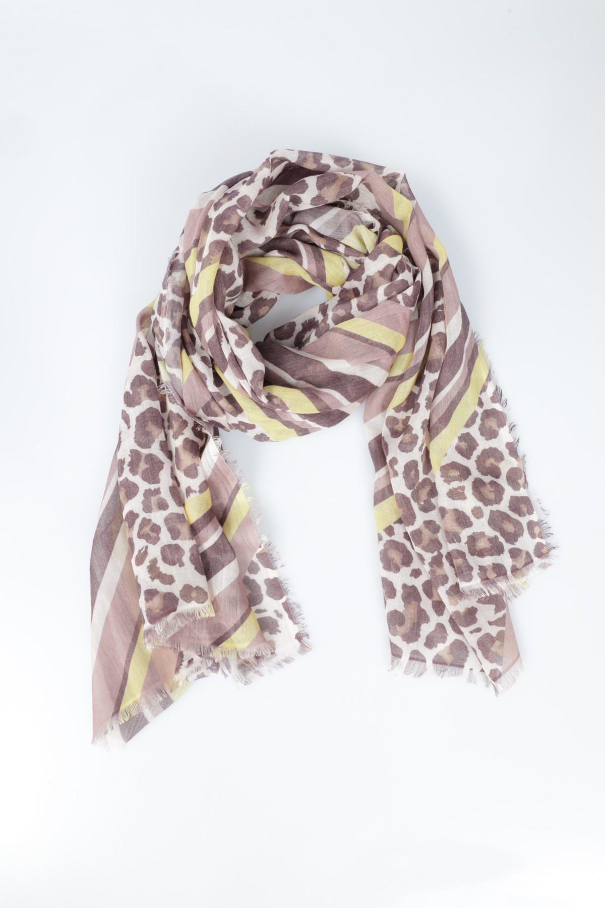 Cold-Dyed Stole in Animal Fantasy Print