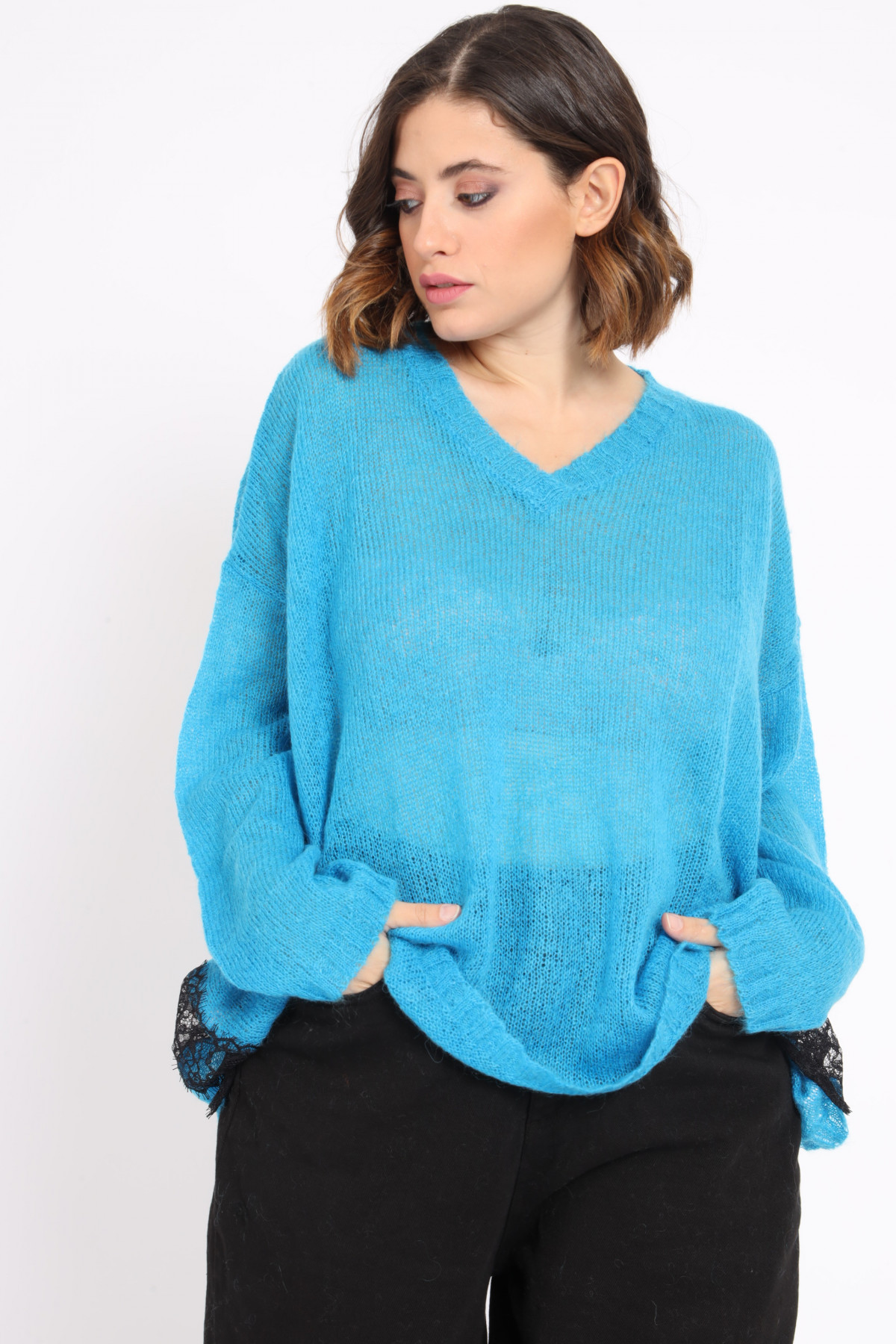 V-neck pullover with lace profile