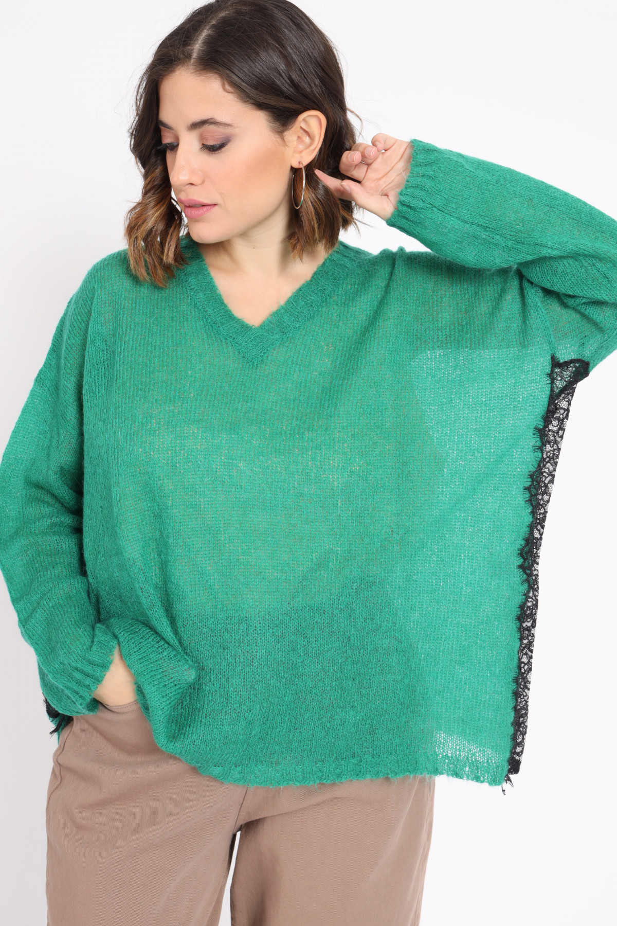 V-neck pullover with lace profile