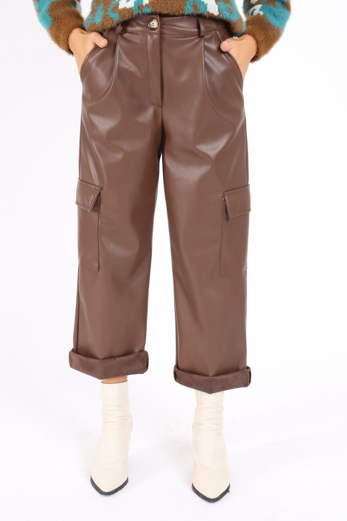Cargo pants in eco-leather