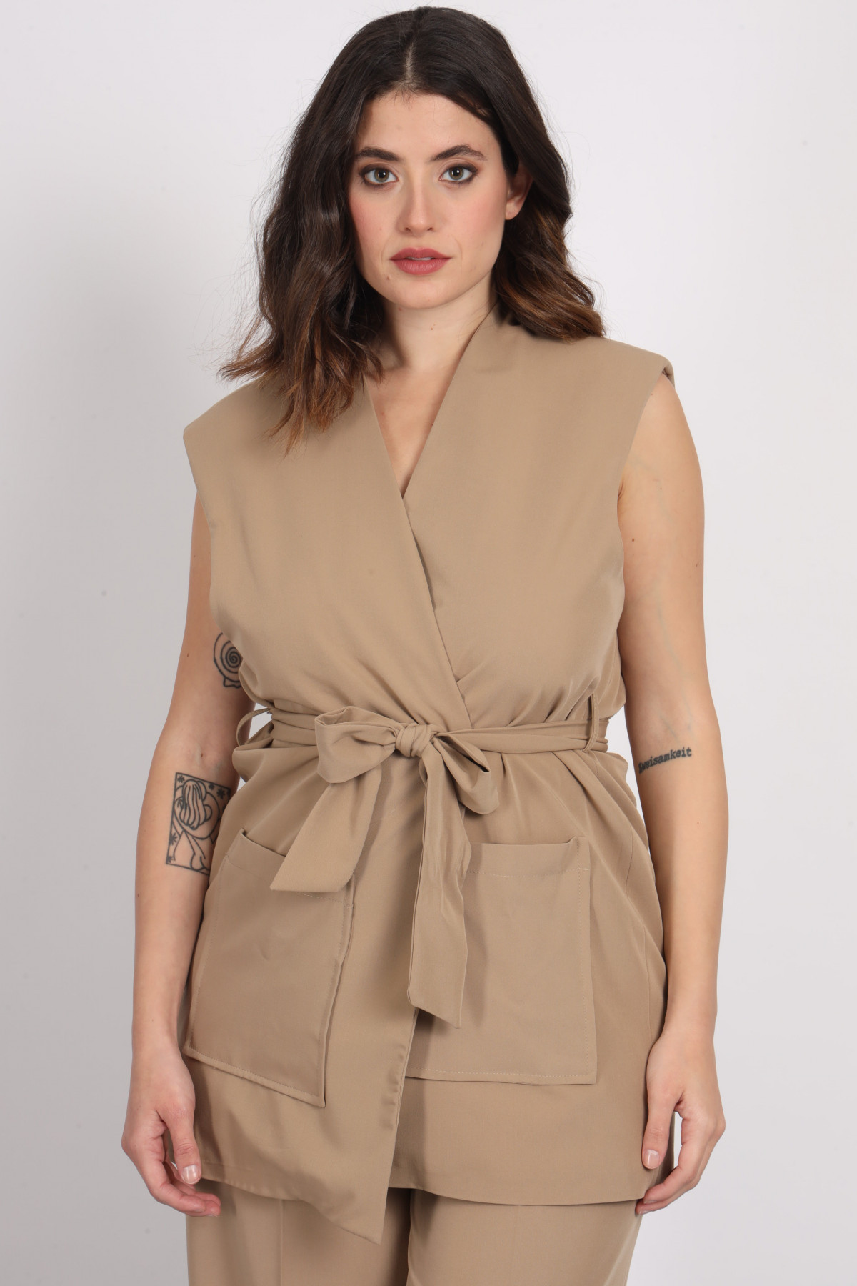 Crossed sleeveless vest