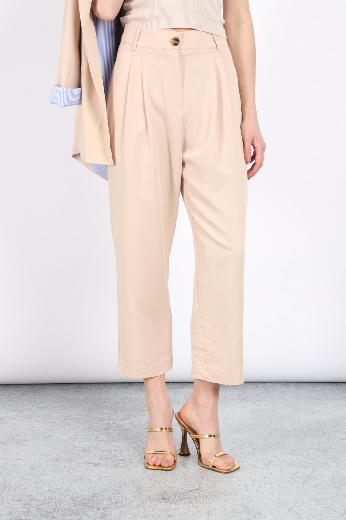 Pants with pleats