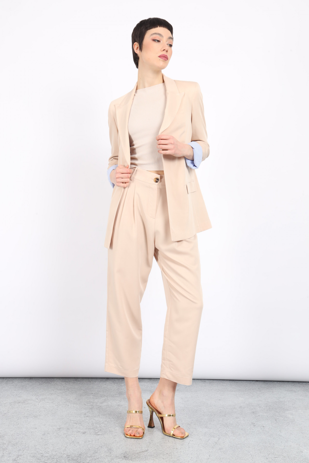 Pants with pleats
