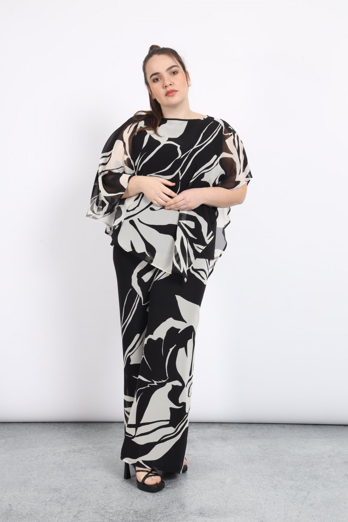 Patterned trousers