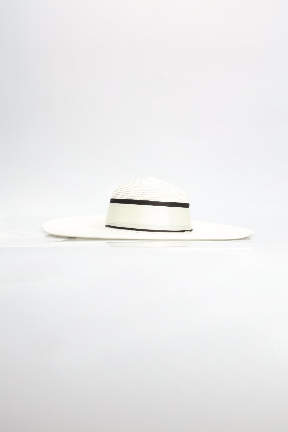Cappello con Fiocco