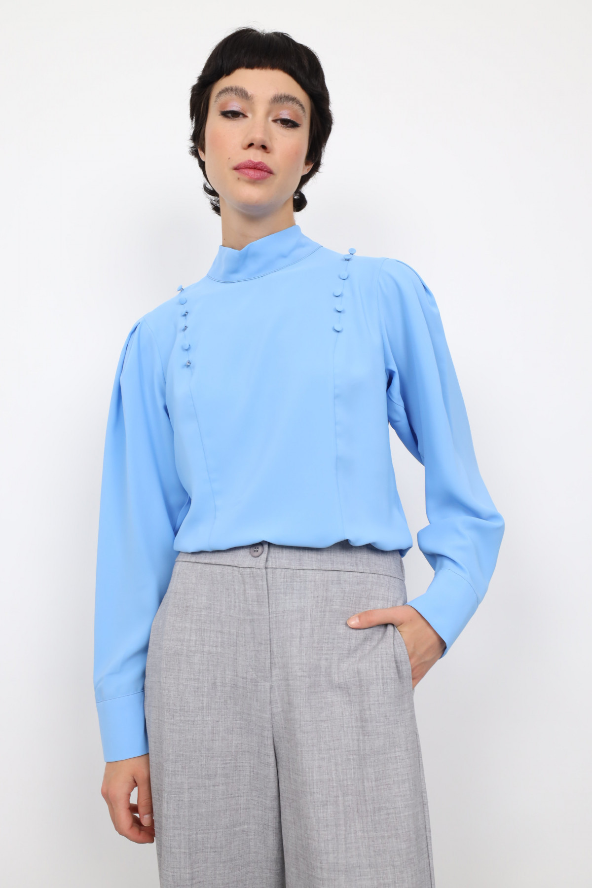 Bluse mit Knöpfen