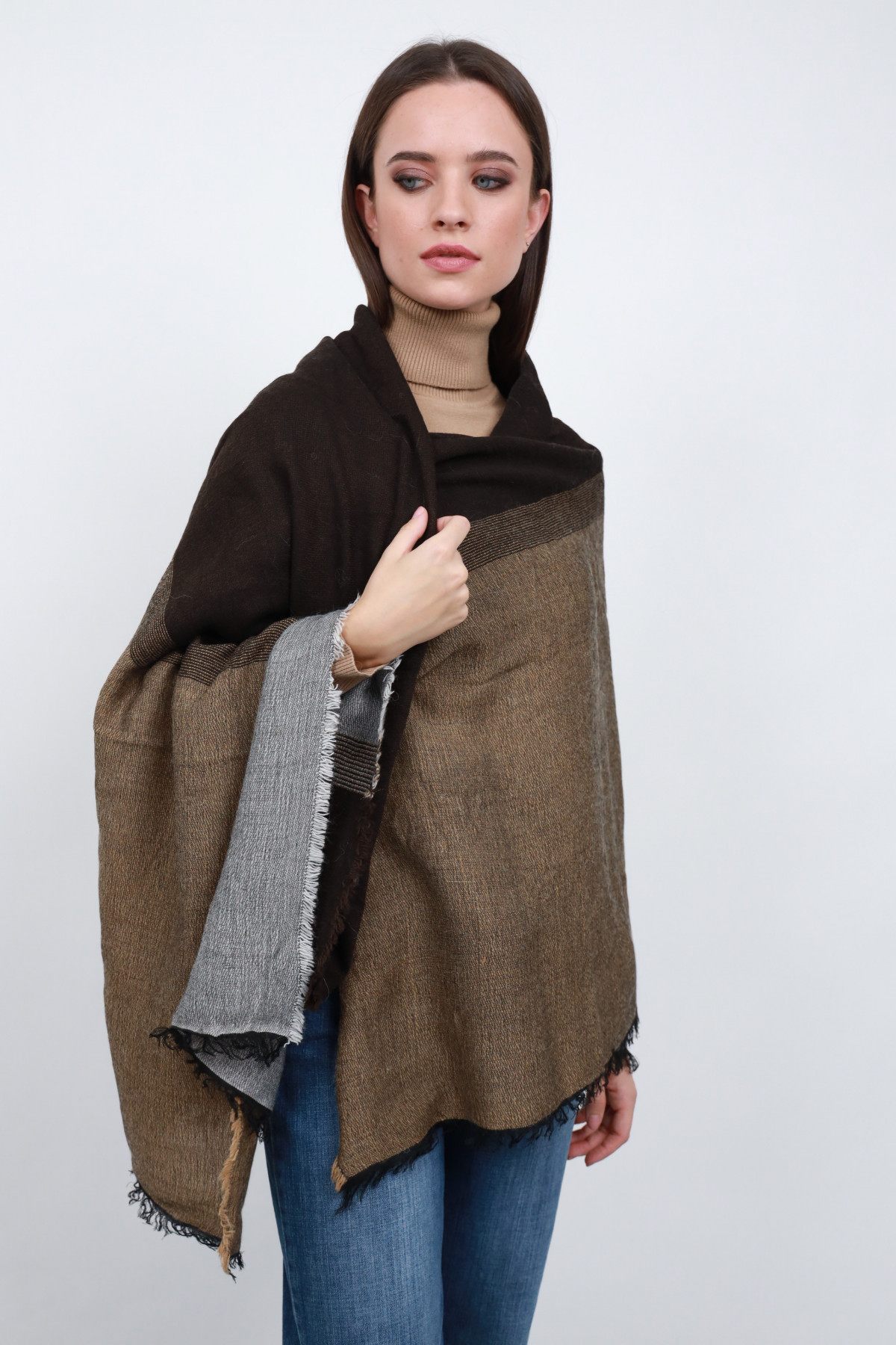 Two-tone scarf
