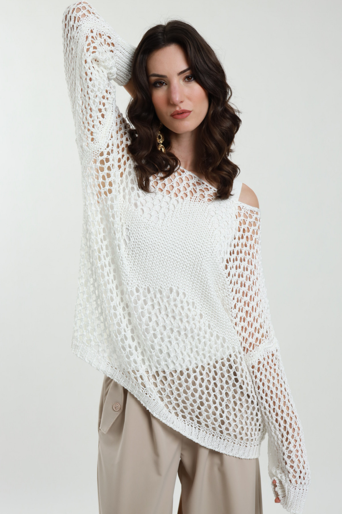 Perforated sweater with star