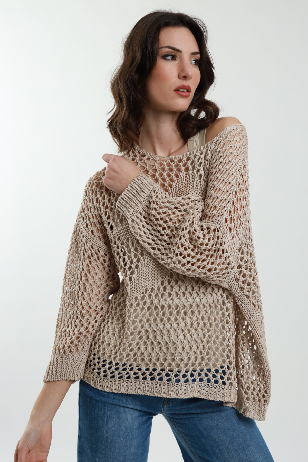 Perforated sweater with star