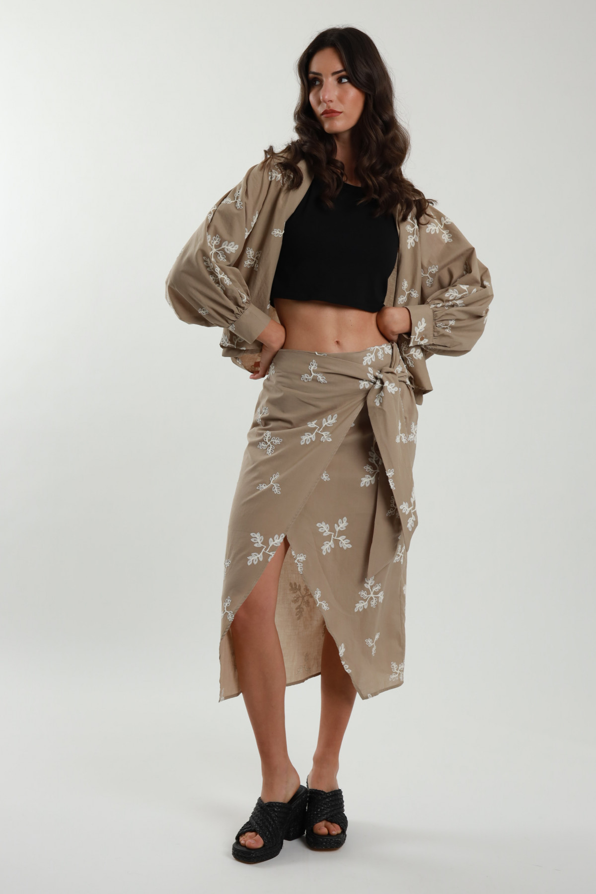 Wrap skirt with embroidery